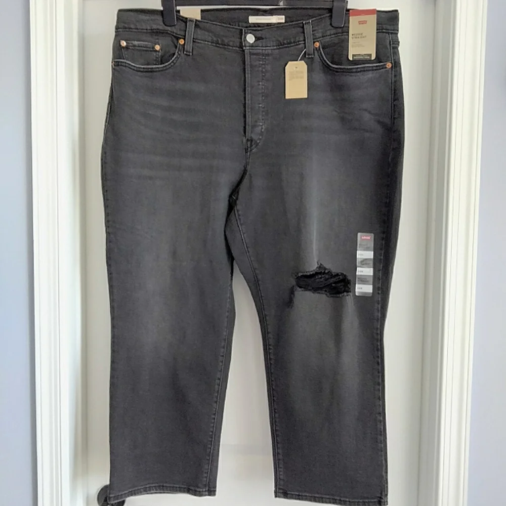 NWT 24W Levi's Wedgie Straight Distressed Jeans - Picture 1 of 14